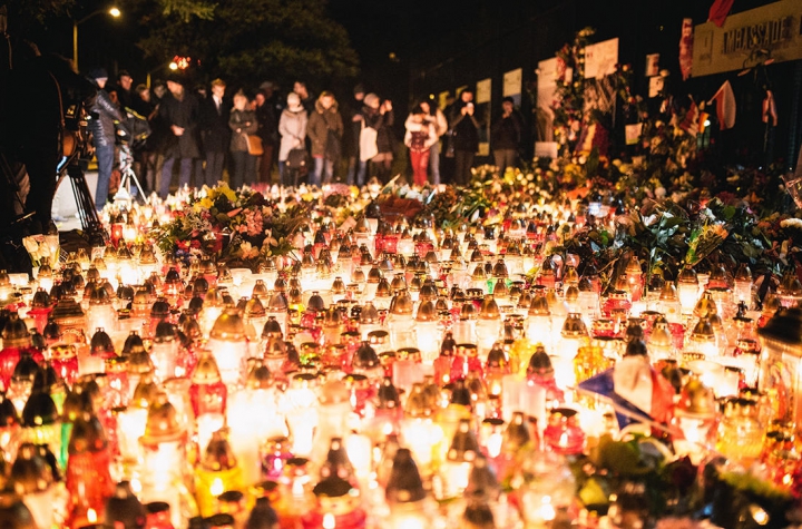 Мир простился с жертвами теракта в Париже (ФОТО)