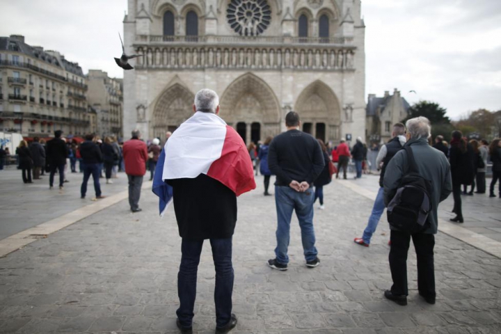 Во Франции остановили общественный транспорт в знак памяти о жертвах терактов (ФОТО)