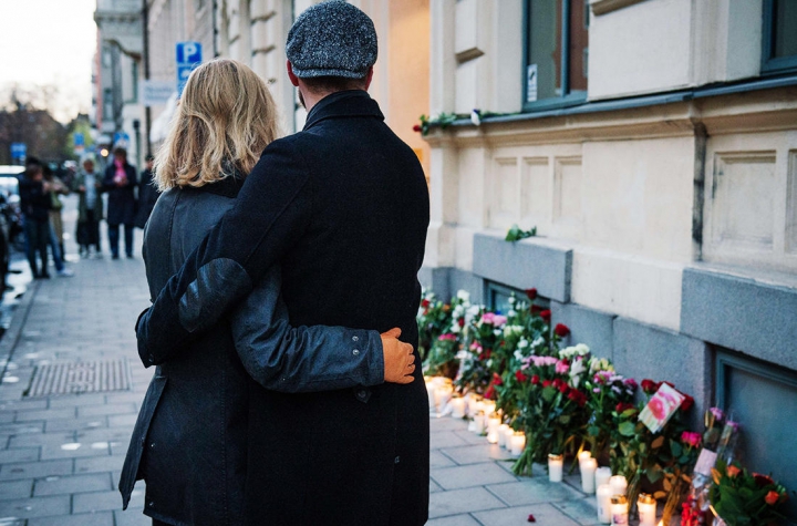 Мир простился с жертвами теракта в Париже (ФОТО)