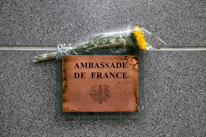 Мир простился с жертвами теракта в Париже (ФОТО)