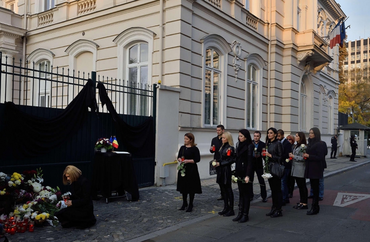 Мир простился с жертвами теракта в Париже (ФОТО)