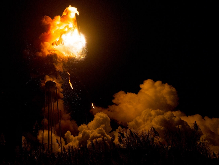 Взрыв ракеты-носителя Antares (ФОТО)