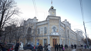 Новый год, старые долги: столичная мэрия задолжала более 340 миллионов леев