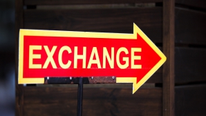 Курсы валют остаются на вчерашних позициях