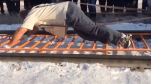 Российский силач сдвинул с места вагоны массой 512 тонн (ВИДЕО)