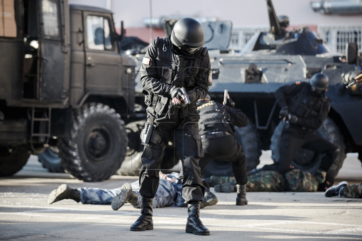 Выстрелы и задержание преступников: Fulger показал, на что способен (ФОТО)