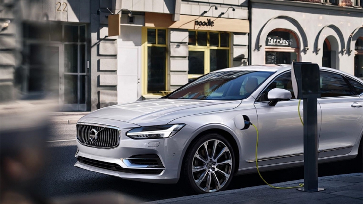 Volvo представила новый флагманский седан S90