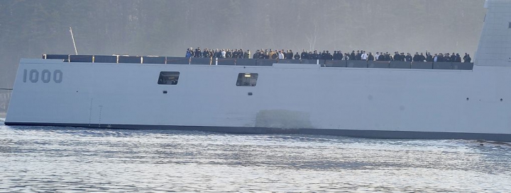 Самый большой эсминец ВМС США вышел в море (ФОТО)