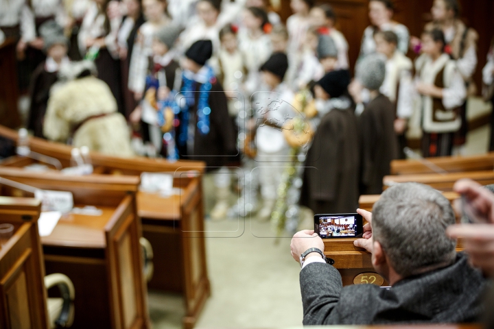 На последнее заседание парламента в 2015 году пришли колядующие (ФОТОРЕПОРТАЖ)