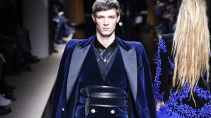 Французский модельер представил коллекцию одежды в духе диснеевских принцев (ФОТО)