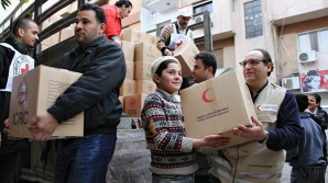 ООН и Красный Полумесяц направили в Сирию десятки грузовиков с гуманитарной помощью