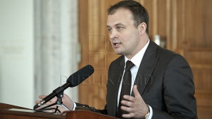 Андриан Канду призвал протестующих соблюдать законы