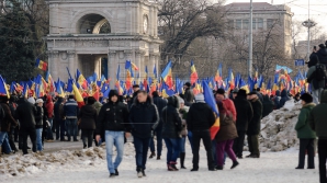 Мнение: революция усугубит экономический кризис и хаос в стране