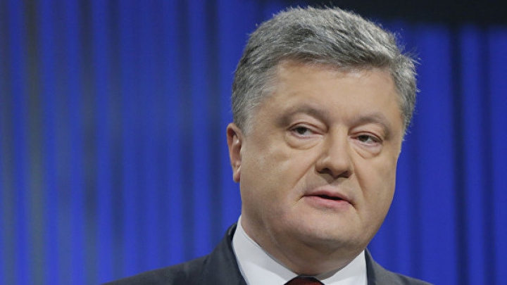 Порошенко призвал наладить выпуск ракет и боеприпасов