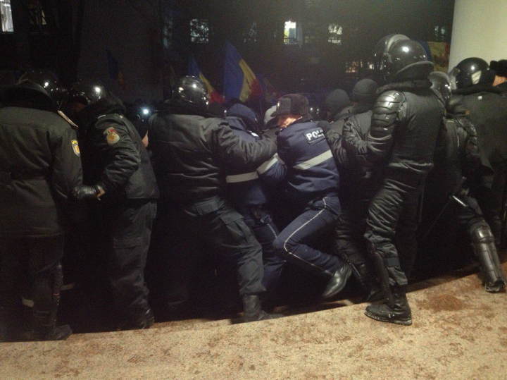 Протест у парламента: хроника событий (ФОТО, ВИДЕО)