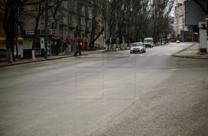 Пустынные столичные улицы в первый день Нового года (ФОТО)