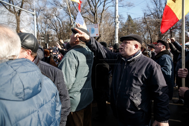 Фоторепортаж с митинга в поддержку назначения нового правительства