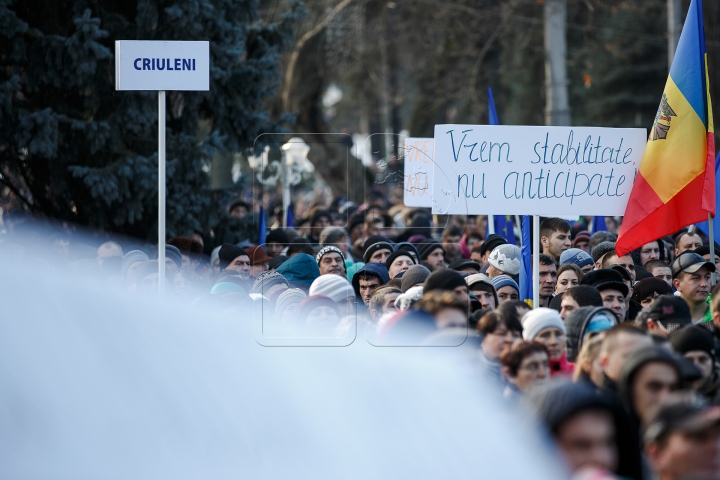 Фоторепортаж с митинга в поддержку назначения нового правительства