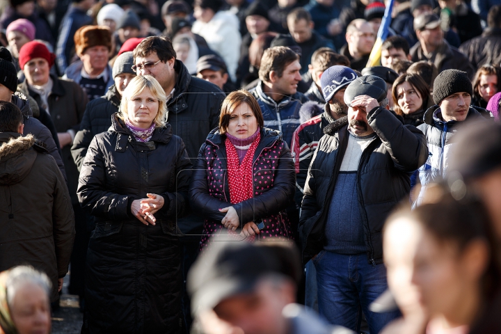 Тысячи человек пришли на митинг в поддержку назначения нового правительства 