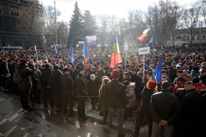 Фоторепортаж с митинга в поддержку назначения нового правительства