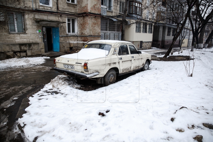 Бездействие властей или лужи и ямы европейской столицы (ФОТОРЕПОРТАЖ)