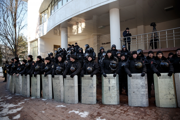 Как проходил протест у парламента 20 января (ФОТОРЕПОРТАЖ)