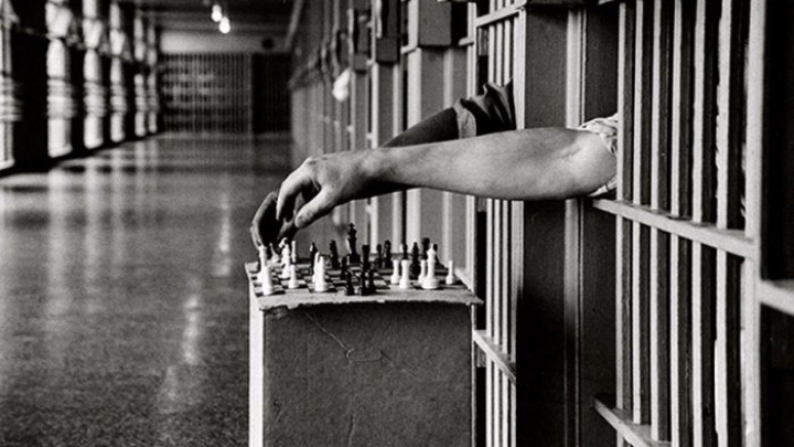 Российским заключенным  запретили "ботать по фене"