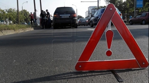 В муниципии Кишиневе машина съехала в поле и перевернулась (ФОТО)