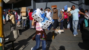 В Венесуэле кризис опустошил прилавки магазинов