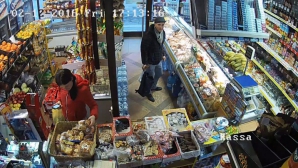 Кража продуктов в магазине попала в объектив камеры наблюдения
