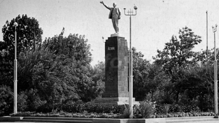 В Саратовской области детей подозревают в издевательстве над памятником Ленину