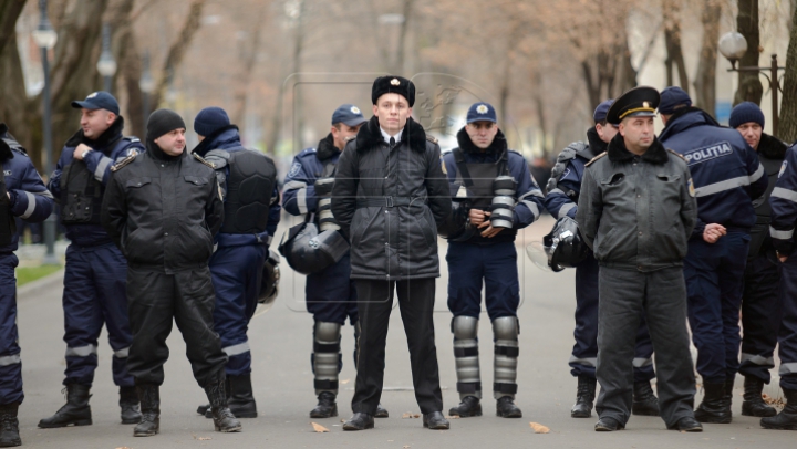 Фото дня: полицейские благодарят граждан за мирное проведение протеста