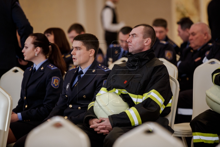 СЧС назвала лучших спасателей 2015 года (ФОТОРЕПОРТАЖ)