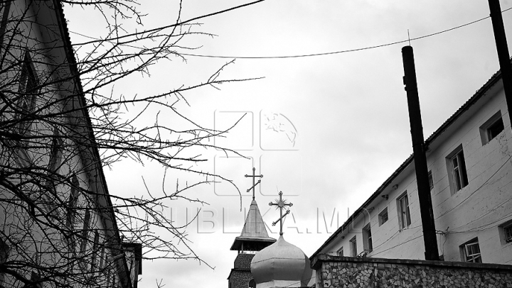 В Брэнештах наркотики для заключенного спрятали в соленой рыбе (ФОТО)