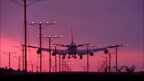 Более 30 летевших в Джакарту пассажиров пострадали из-за сильной турбулентности