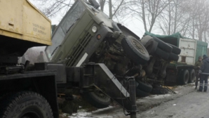 На трассе Кишинев-Хынчешты перевернулся грузовик с пшеницей