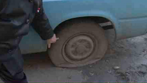 В Бельцах жильцы многоэтажки наказали автовладельцев за припаркованные во дворе машины