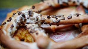 Жительница столицы купила булочку с насекомым (ФОТО)