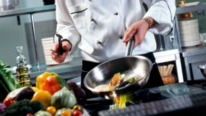 Какими блюдами порадовать любимых женщин на 8 Марта