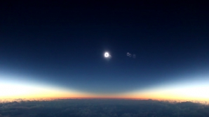 Как выглядит солнечное затмение с самолета (ВИДЕО)