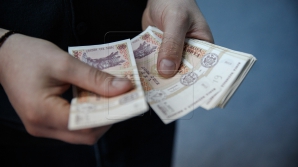 Объем денежных переводов в Молдову продолжает снижаться