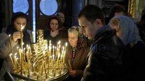 Митрополия обвиняет священника столичной церкви в обмане прихожан