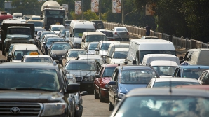 Почти 70 автомобилистов с иностранными номерами заблокировали трассу близ КПП Кагул-Оанча