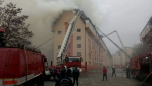 Крупный пожар произошёл на мансарде жилого дома в Бухаресте
