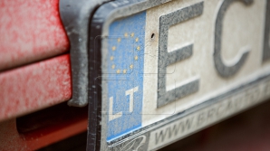 Владельцы машин с иностранными номерами провели акцию протеста против повышения стоимости виньетки