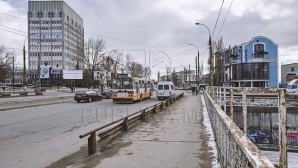 Столичный автолюбитель перевез на "Волге" балконное ограждение (ВИДЕО)