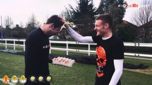 Кристиан Фухс и Джейми Варди сыграли в русскую рулетку куриными яйцами