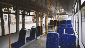 Взявшуюся за поручень в московском троллейбусе девушку ударило током