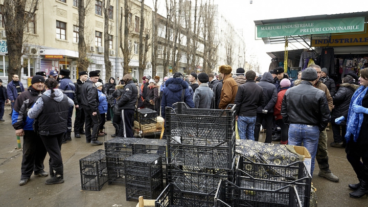 Торговцы с Центрального рынка Кишинева жалуются на агрессию со стороны полиции