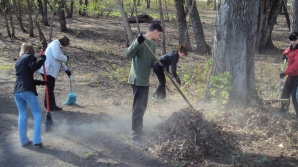 Обустройство зон отдыха в столице: уборка в парке "Валя морилор" и реставрация фонтана